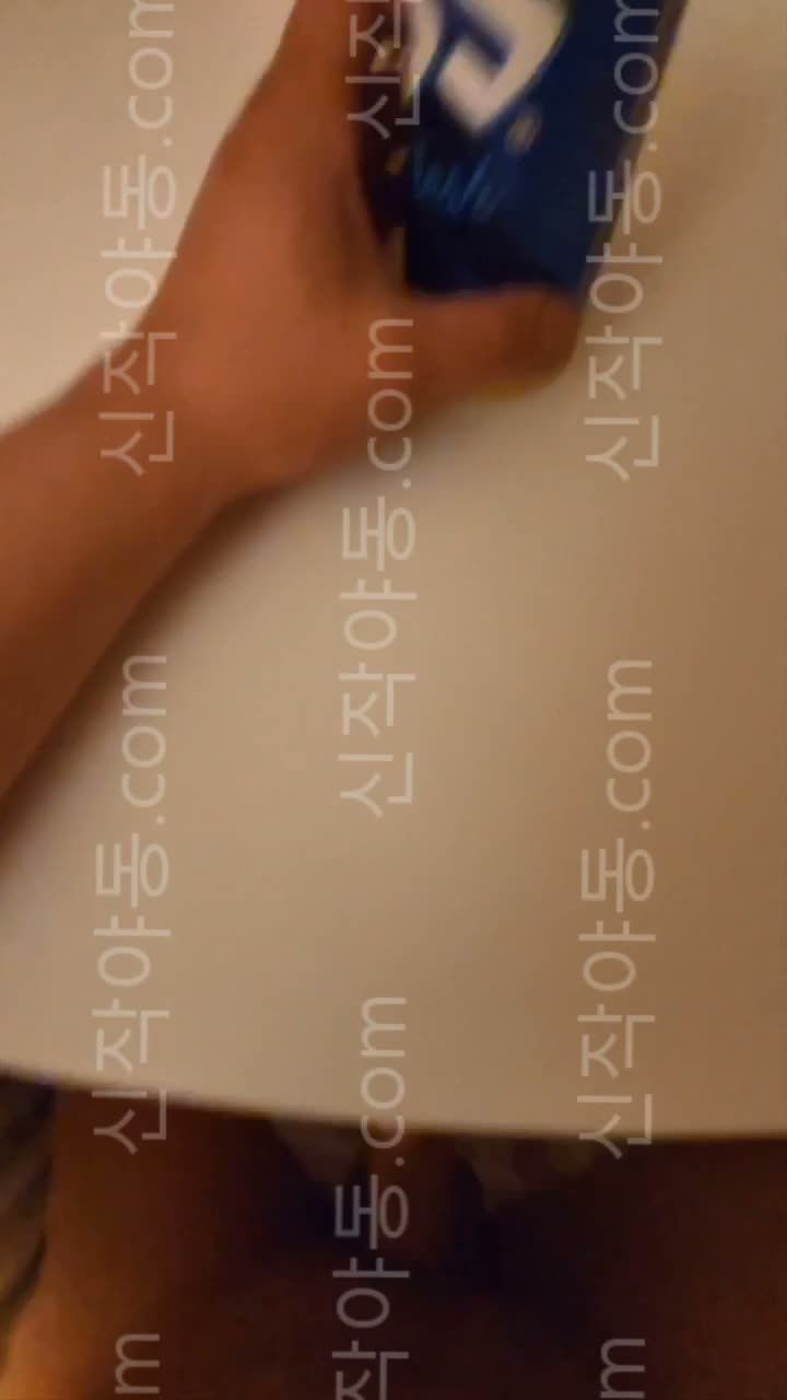 맥주마시는 남친 아래에서 빨아주는 여친 , sm플도 썸네일