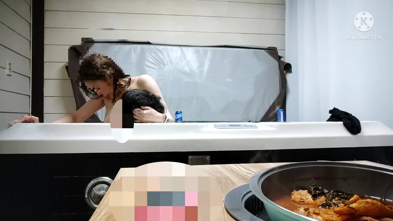 펜션 잡고 하루종일 섹스하는 불타는 중년 썸네일