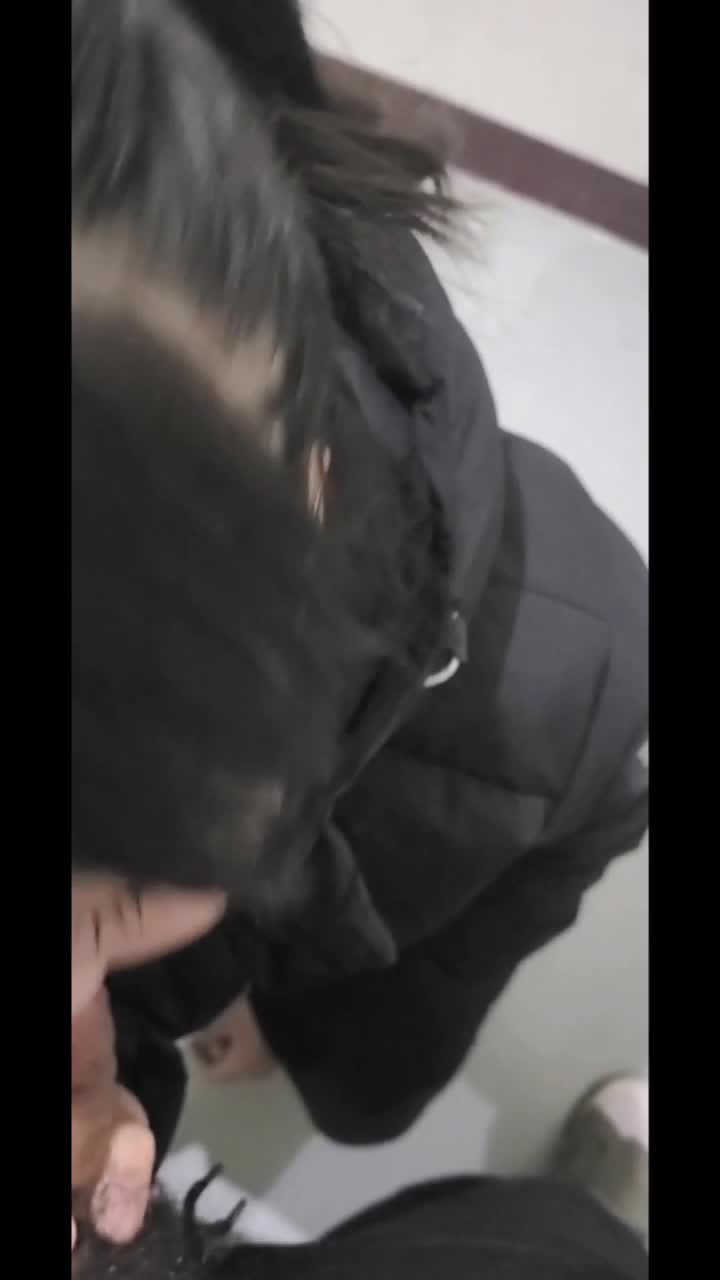 계단간단⚡️아이더패딩녀 [얼공] 썸네일