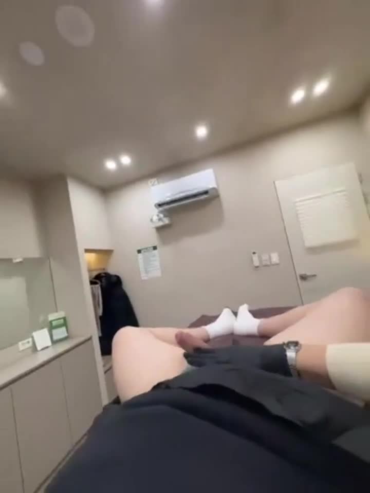 왁싱받으면서 고추세우고 인터뷰까지!! 썸네일